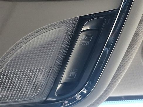 Used 2017 Jeep Cherokee Overland w/ Technology Group image 34