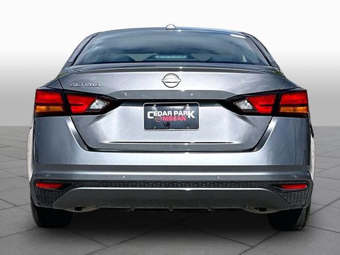 Used 2025 Nissan Altima 2.5 SV FWD image 5