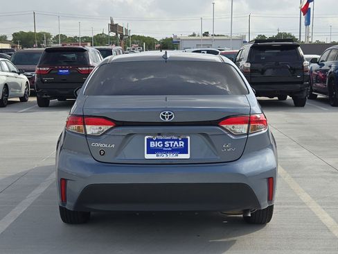 Used 2025 Toyota Corolla LE w/ LE Premium Package image 5