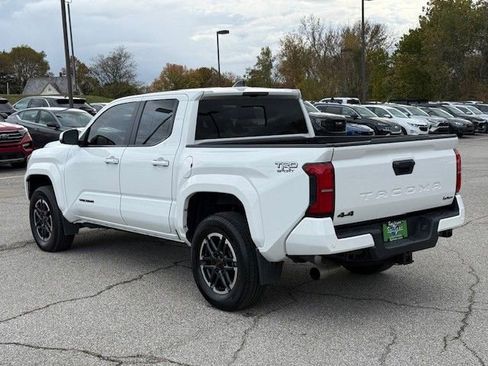 Used 2024 Toyota Tacoma TRD Sport w/ TRD Sport Upgrade Package image 7