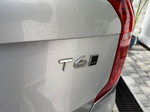 Used 2018 Volvo XC90 T6 Momentum w/ Convenience Package AWD/4WD image 14