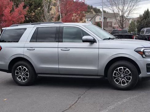 Used 2024 Ford Expedition XLT image 2