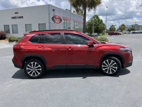 Used 2023 Toyota Corolla Cross XLE image 6