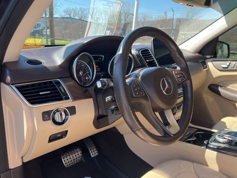 Used 2019 Mercedes-Benz GLE 400 4MATIC image 11