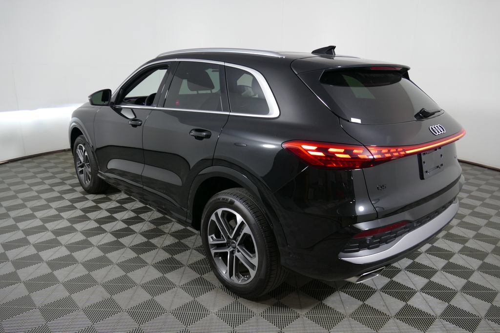 Certified 2025 Audi Q5 Premium w/ Convenience Package AWD/4WD image 5
