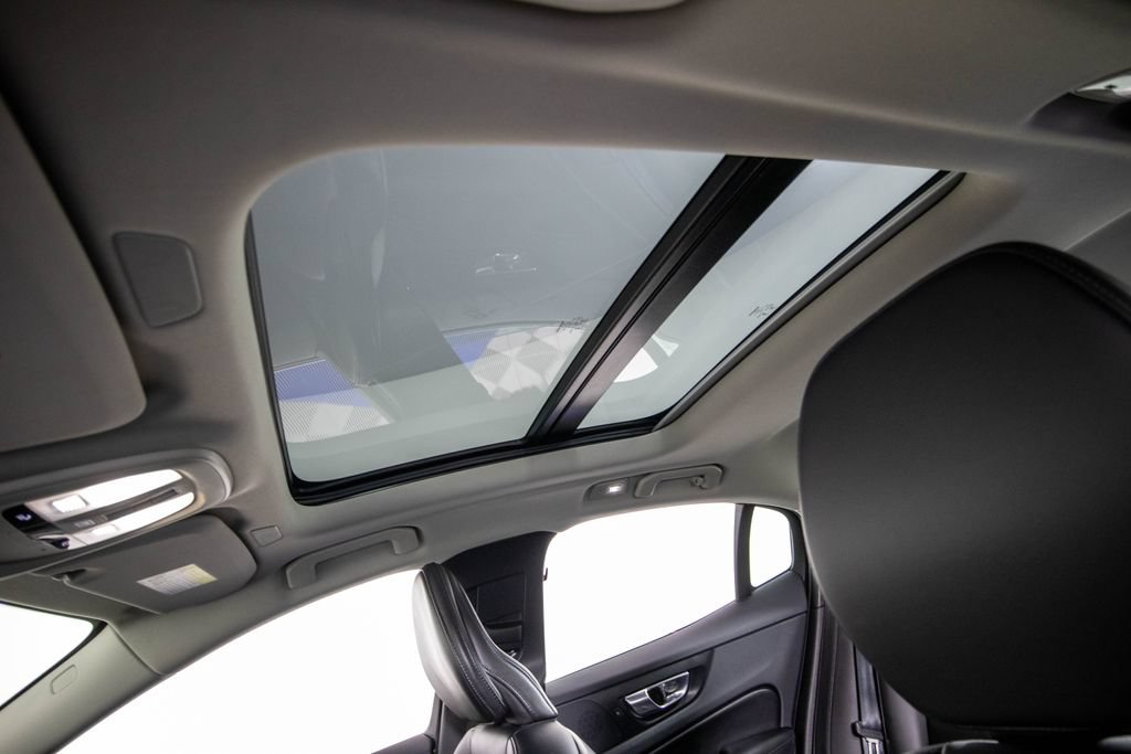Used 2025 Volvo S60 B5 Core FWD image 26