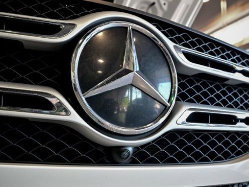 Used 2020 Mercedes-Benz GLE 350 4MATIC w/ Premium Package image 45