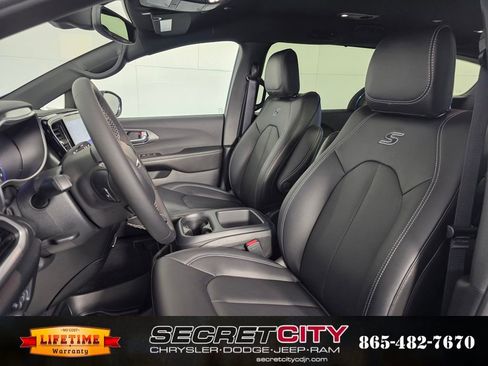 New 2026 Chrysler Pacifica Select w/ S Appearance Package image 10