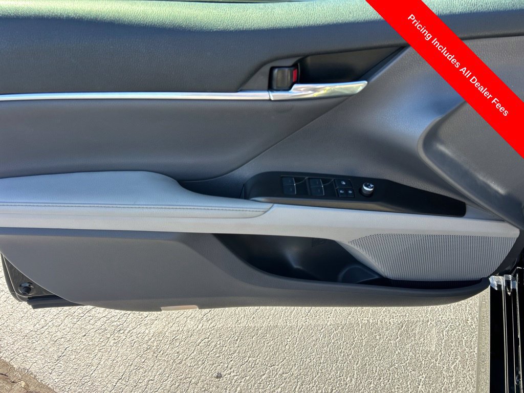 Used 2022 Toyota Camry XLE w/ Navigation Package FWD image 4