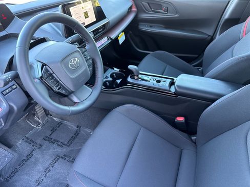 Used 2025 Toyota Prius Plug-In Hybrid image 9