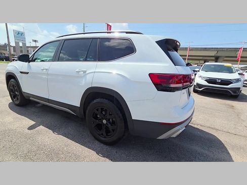 Used 2024 Volkswagen Atlas Peak Edition SE AWD/4WD image 48