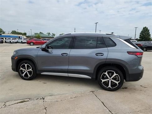 New 2025 Volkswagen Tiguan SE image 7