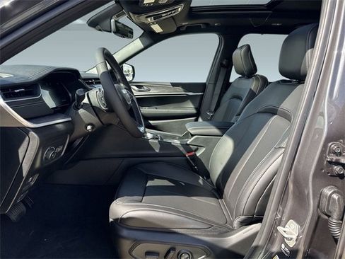 New 2025 Jeep Grand Cherokee L Limited w/ Luxury Tech Group II image 4