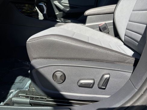 Used 2025 Volkswagen Jetta SE image 23