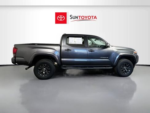 Used 2022 Toyota Tacoma SR5 w/ Technology Package image 2
