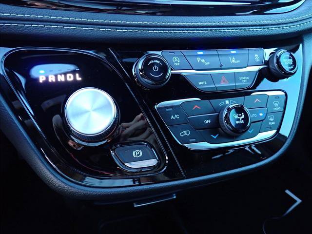 New 2027 Chrysler Pacifica Select AWD/4WD image 19