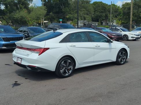 Used 2023 Hyundai Elantra Limited FWD image 7