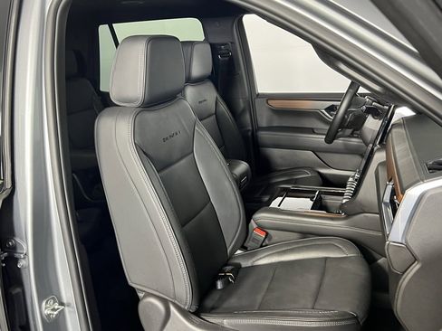 Used 2025 GMC Yukon Denali image 32