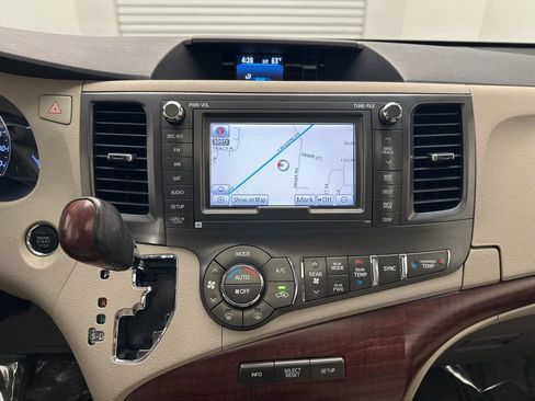 Used 2012 Toyota Sienna Limited w/ Premium Pkg image 20