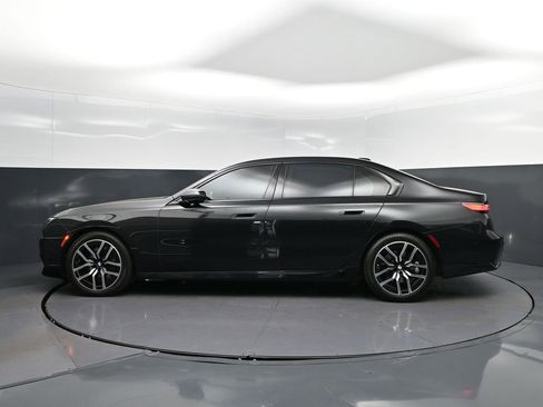 Used 2023 BMW 740i image 4