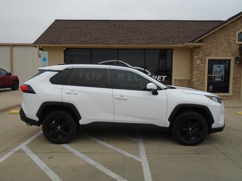 Used 2021 Toyota RAV4 XLE image 5