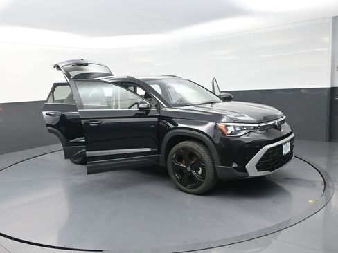 Used 2025 Volkswagen Taos SEL AWD/4WD image 31