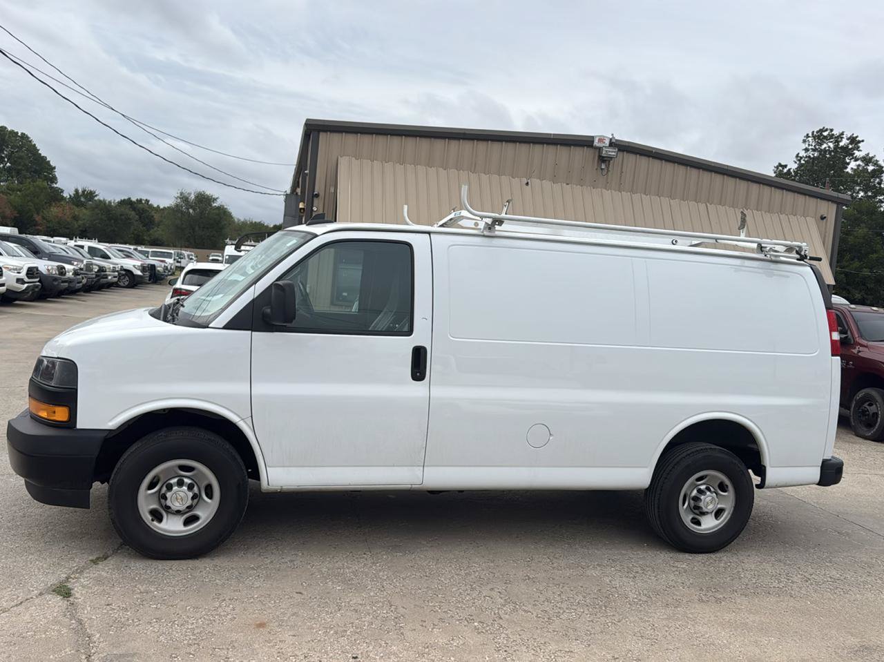 Used 2023 Chevrolet Express 2500 w/ Driver Convenience Package RWD image 9