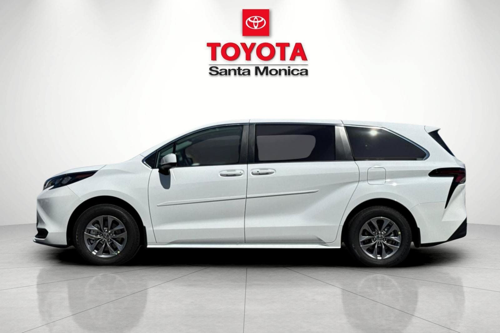 New 2026 Toyota Sienna LE FWD image 8