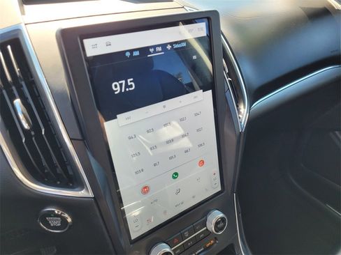 Used 2022 Ford Edge Titanium image 14