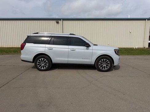 Used 2025 Ford Expedition Platinum AWD/4WD image 2