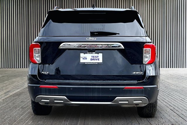 Used 2023 Ford Explorer XLT w/ Equipment Group 202A AWD/4WD image 4