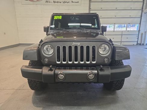 Used 2018 Jeep Wrangler Unlimited Sahara w/ Dual Top Group AWD/4WD image 10