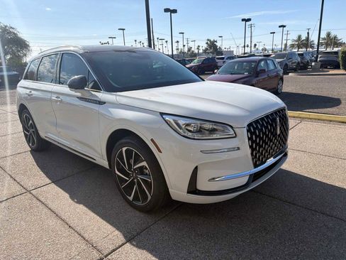 Used 2023 Lincoln Corsair Grand Touring AWD/4WD image 2