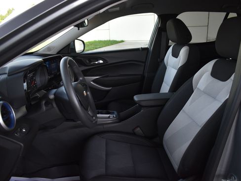 Used 2024 Chevrolet Trax LS w/ LS Convenience Package FWD image 14