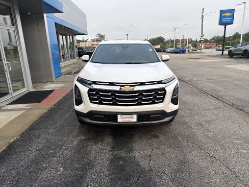 Used 2026 Chevrolet Equinox LT w/ Convenience Package II AWD/4WD image 3