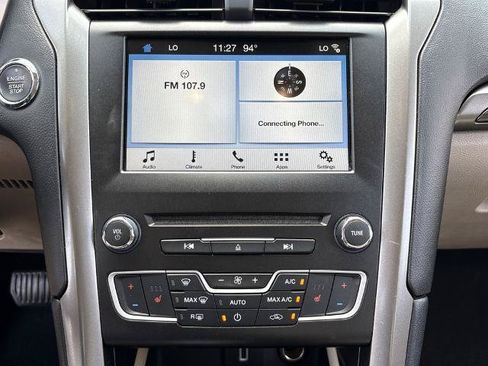 Certified 2017 Ford Fusion SE w/ Fusion SE Technology Package FWD image 24