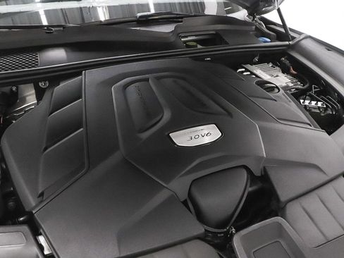 Used 2021 Porsche Cayenne w/ Premium Package image 48