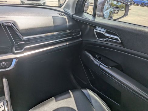 Used 2023 Kia Sportage EX FWD image 17
