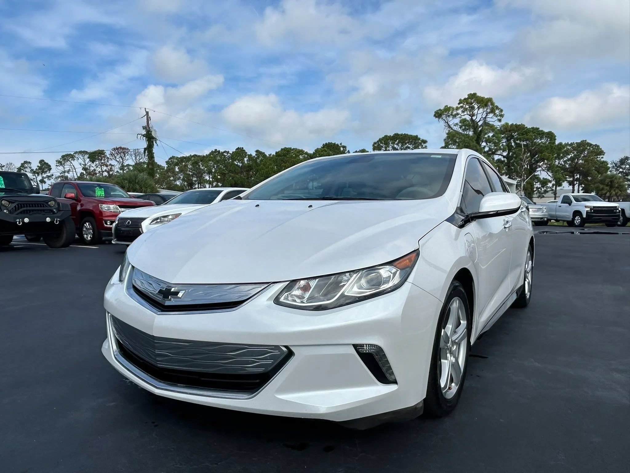 Used 2018 Chevrolet Volt LT w/ Comfort Package FWD image 3