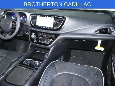 Used 2023 Chrysler Pacifica Limited w/ S Appearance Package FWD image 29