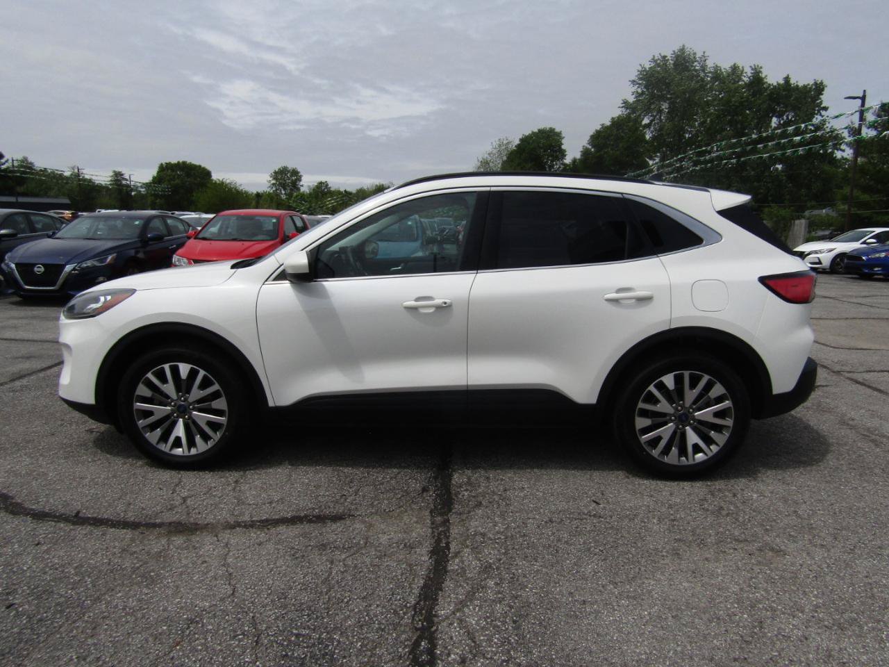 Used 2022 Ford Escape Titanium AWD/4WD image 4