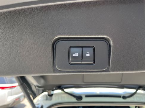 Used 2025 Nissan Rogue SV AWD/4WD image 23