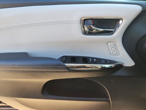 Used 2016 Toyota Avalon XLE Premium image 25