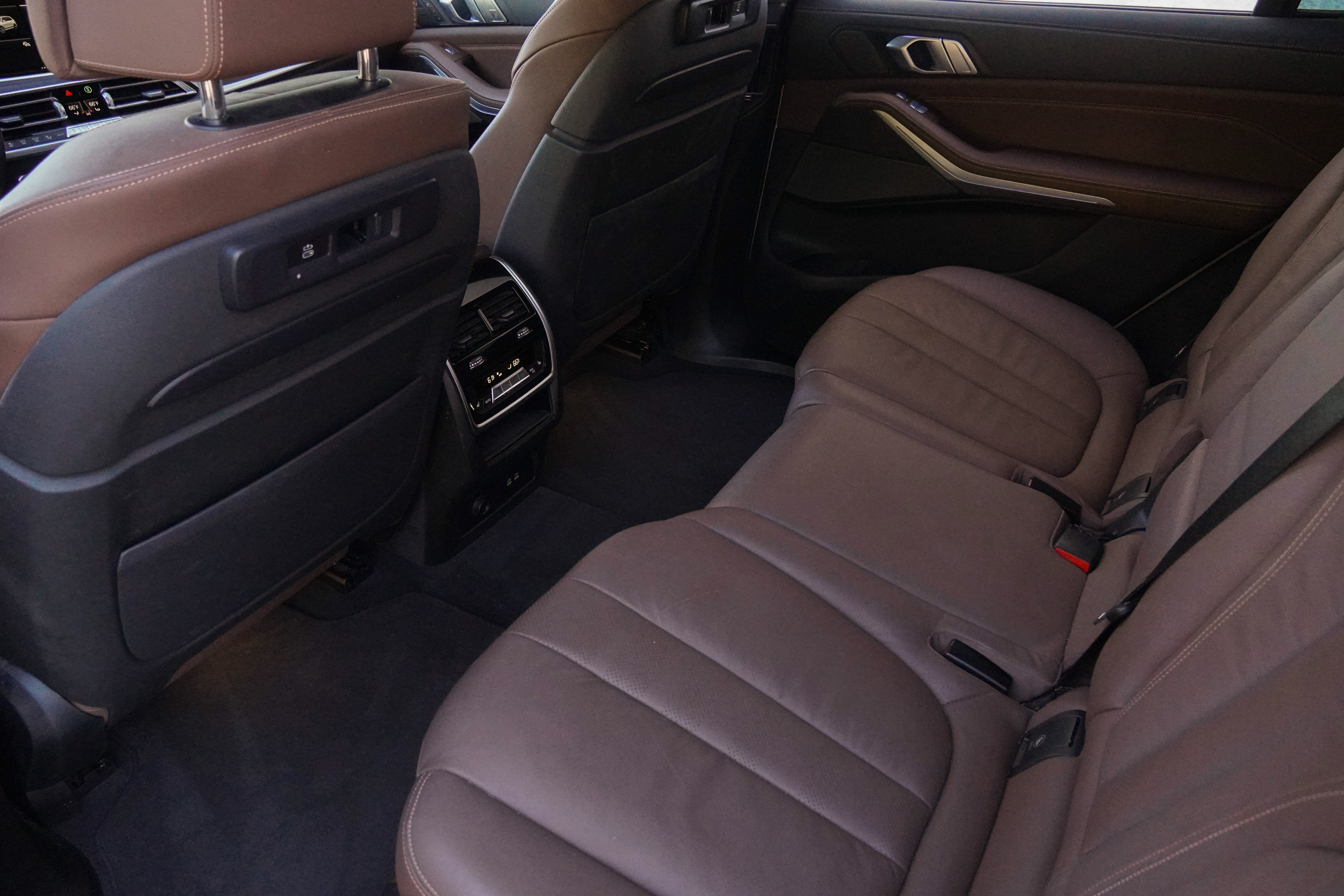 Used 2020 BMW X7 xDrive40i w/ M Sport Package AWD/4WD image 38