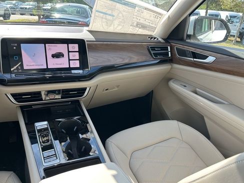 New 2026 Volkswagen Atlas SE image 11