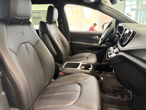New 2026 Chrysler Pacifica Select image 27