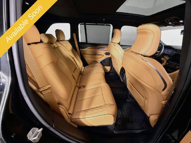 Used 2024 Jeep Grand Cherokee Summit AWD/4WD image 28