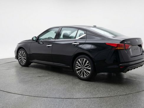 Used 2025 Nissan Altima 2.5 SV image 6