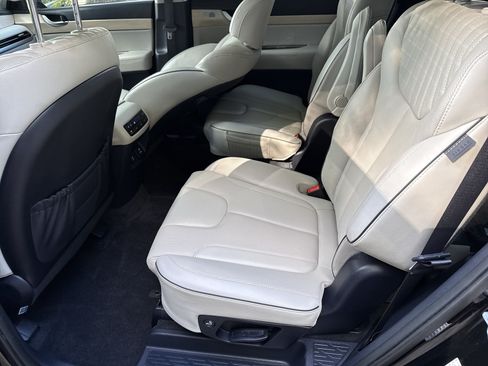 Used 2023 Hyundai Palisade Limited FWD image 20