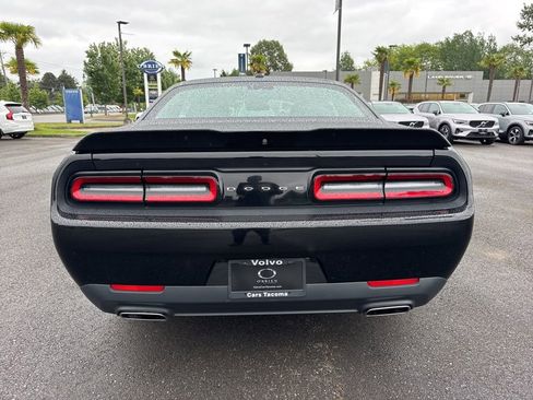 Used 2018 Dodge Challenger SXT RWD image 5